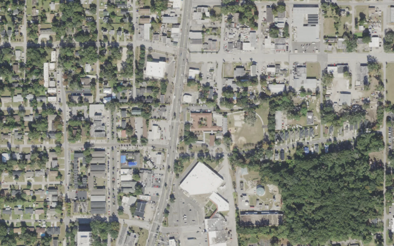 Arlington Elementary's campus (center) and the blocks around it on University Boulevard North in Jacksonville, seen from the air