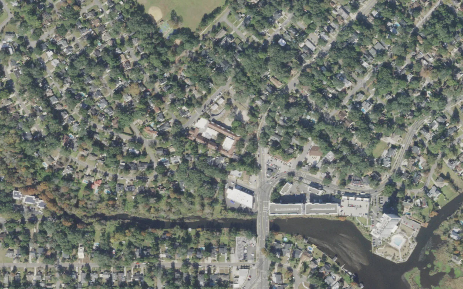 Fishweir Elementary's campus (center) and the blocks around it on Herschel Street in Jacksonville, seen from the air