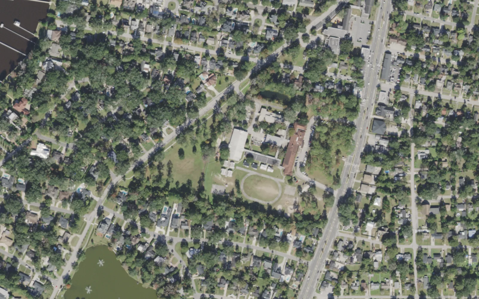 Hendricks Avenue Elementary's campus (center) and the blocks around it on Hendricks Avenue in Jacksonville, seen from the air