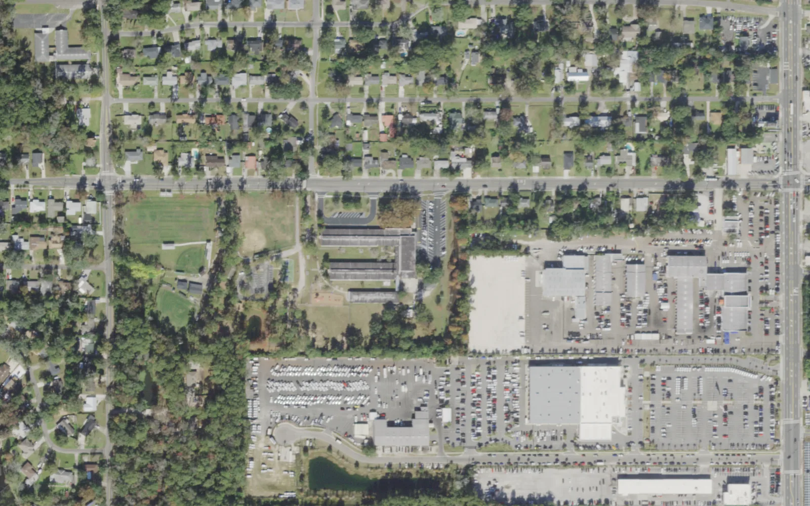 Hyde Park Elementary's campus (center) and the blocks around it on Park Street in Jacksonville, seen from the air