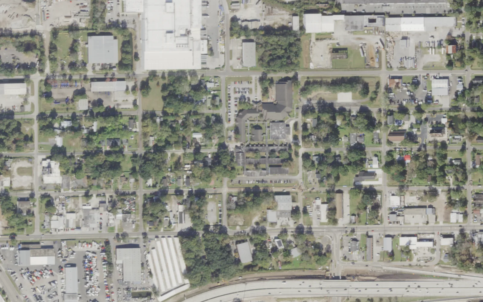 Pinedale Elementary's campus (center) and the blocks around it on Dignan Street in Jacksonville, seen from the air